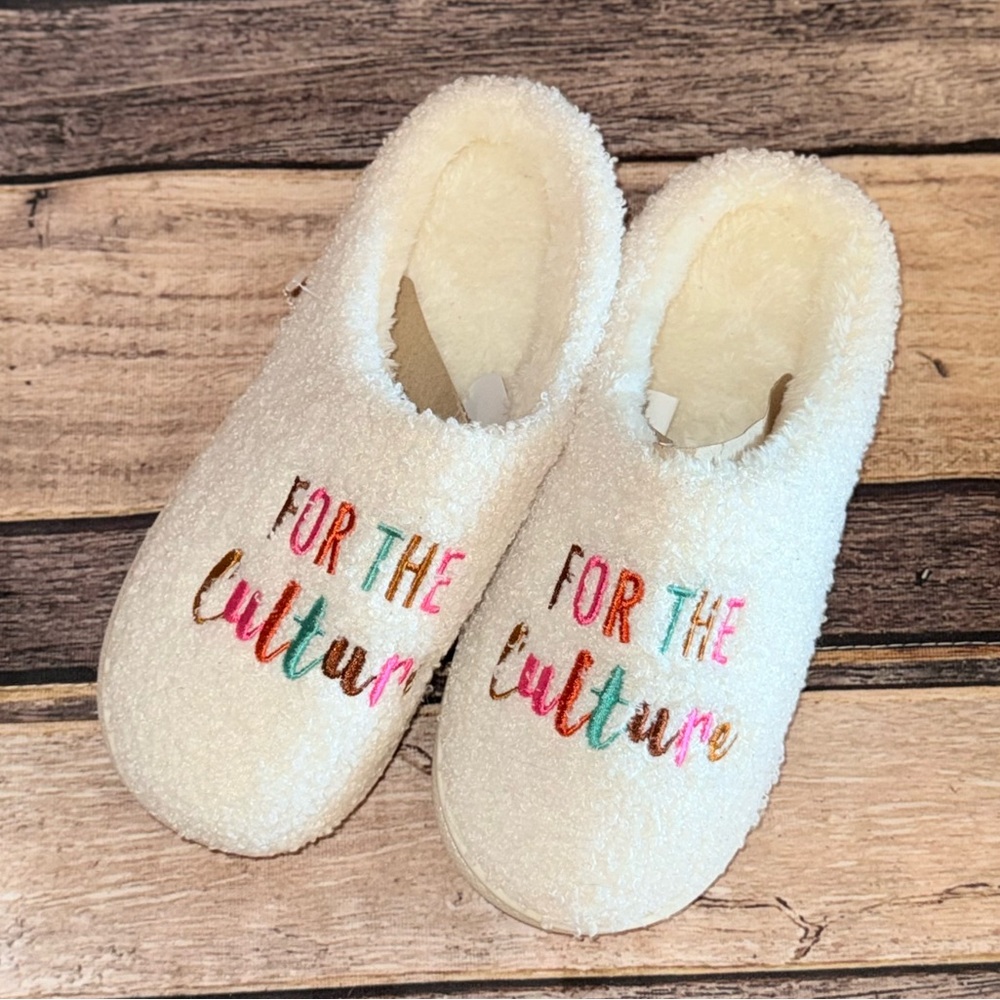 FOR THE CULTURE COZY SLIPPERS Sz 5/6- NEW - Picture 2 of 4